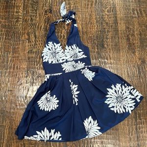 Excellent condition, worn once, size 2 blue and white halter dress